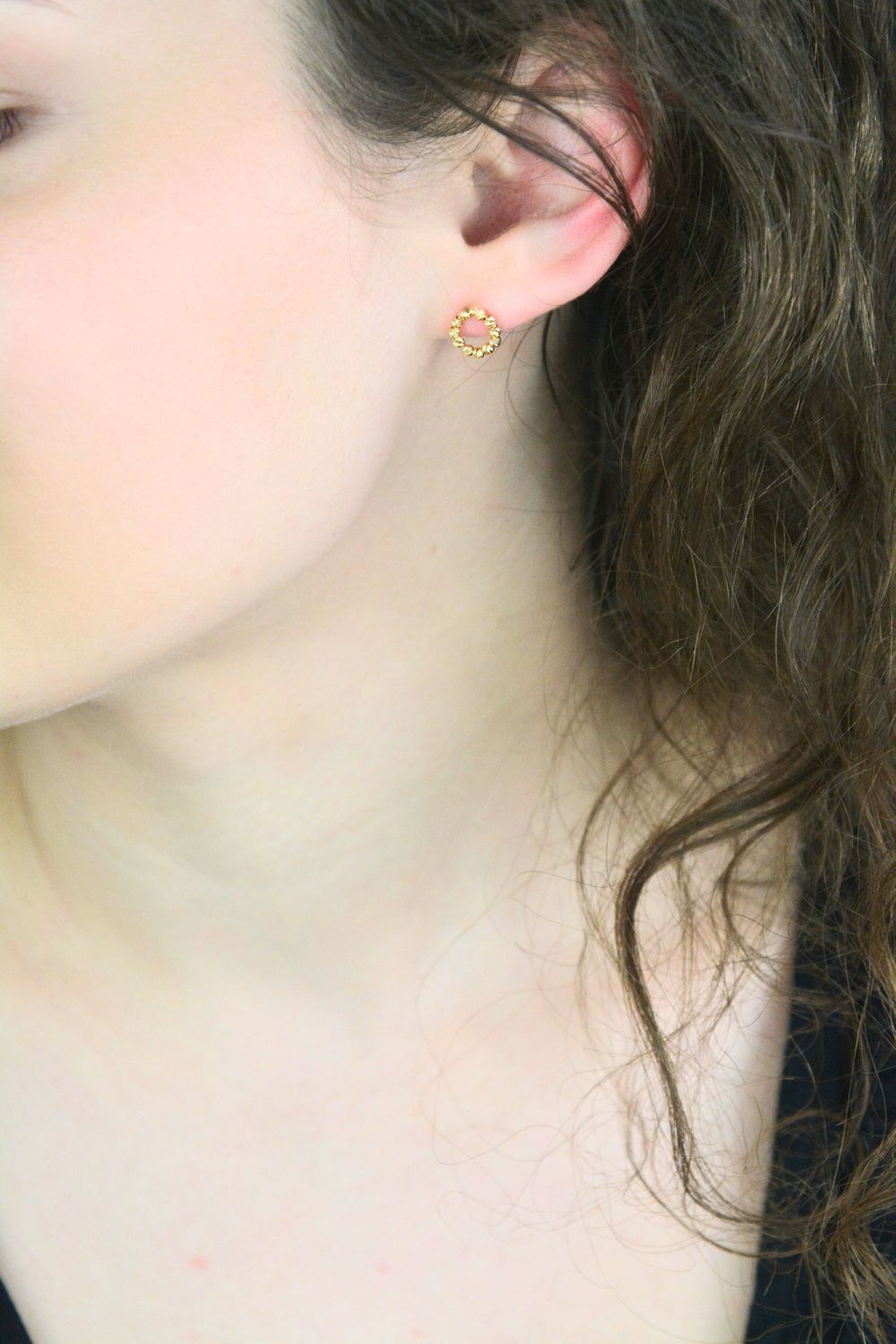 Złote kolczyki diamentowane kółeczka  Subtelny blask i elegancja.jpg